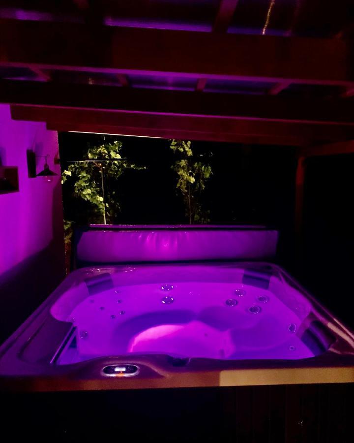 Cityside Cottage エゲル エクステリア 写真