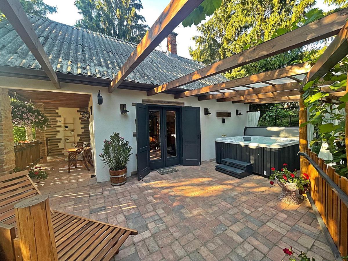 Cityside Cottage エゲル エクステリア 写真