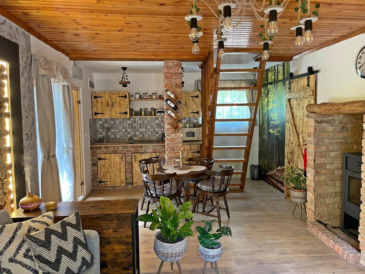 Cityside Cottage エゲル エクステリア 写真