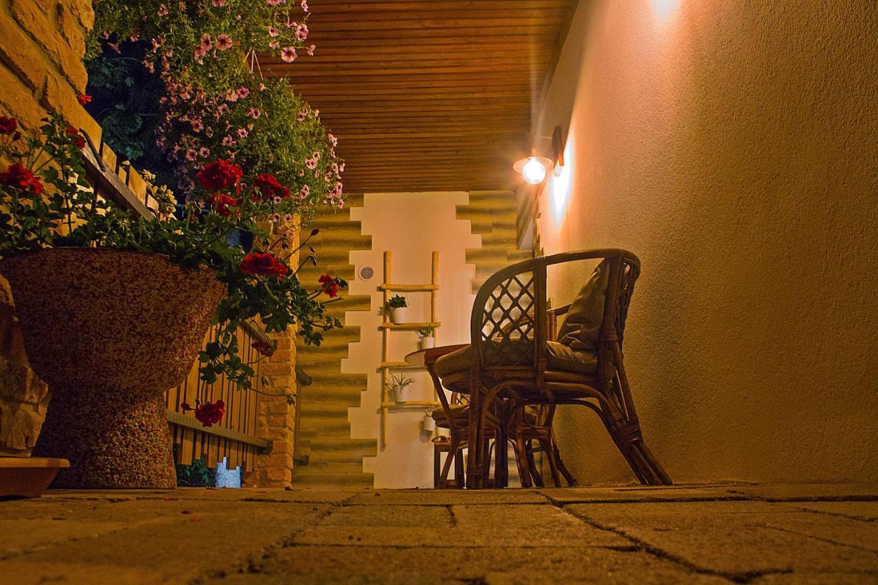 Cityside Cottage エゲル エクステリア 写真
