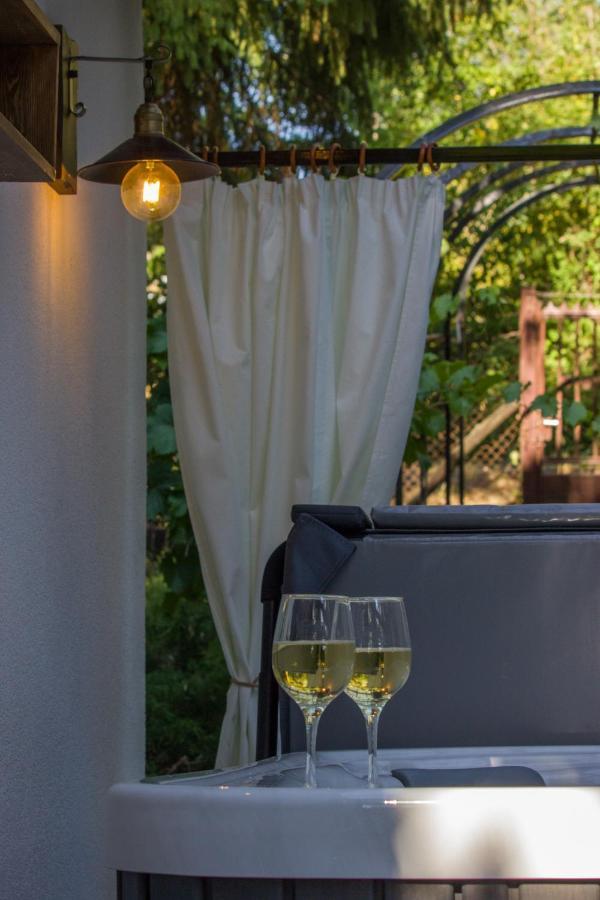 Cityside Cottage エゲル エクステリア 写真